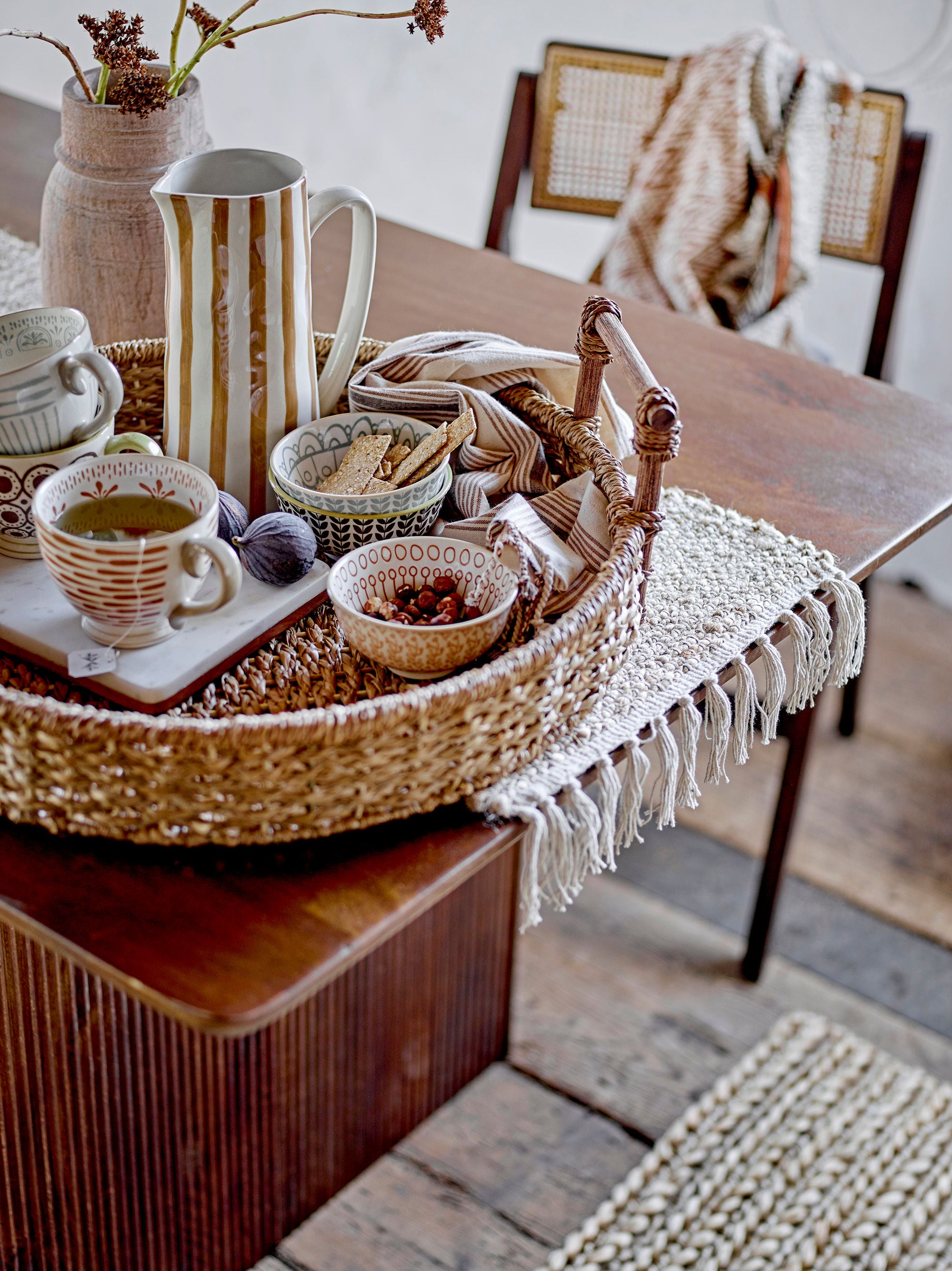 Krug Tiva – met de hand beschilderd aardewerk in verschillende kleuren