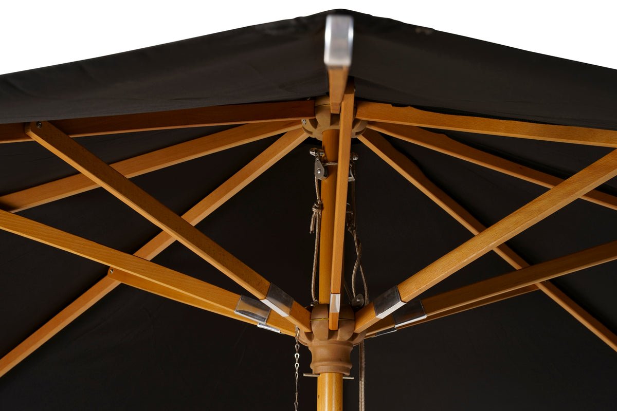 Parasol Azzura – Ø300 cm in de kleur Zwart met beukenhouten frame