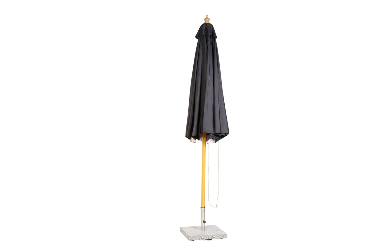 Parasol Azzura – Ø300 cm in de kleur Zwart met beukenhouten frame