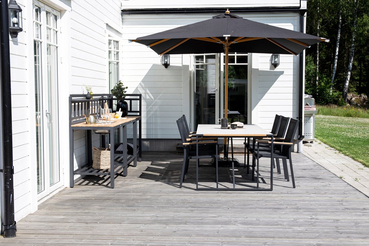 Parasol Narula – Ø300 cm in zwarte vierkante vorm