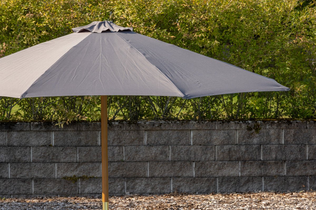 Parasol Frida – Ø300 cm in Grijs met houten frame van beuk