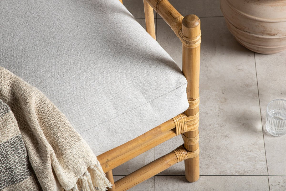 Fauteuil Bamboo - van bamboe en rotan met lichtgrijs kussen