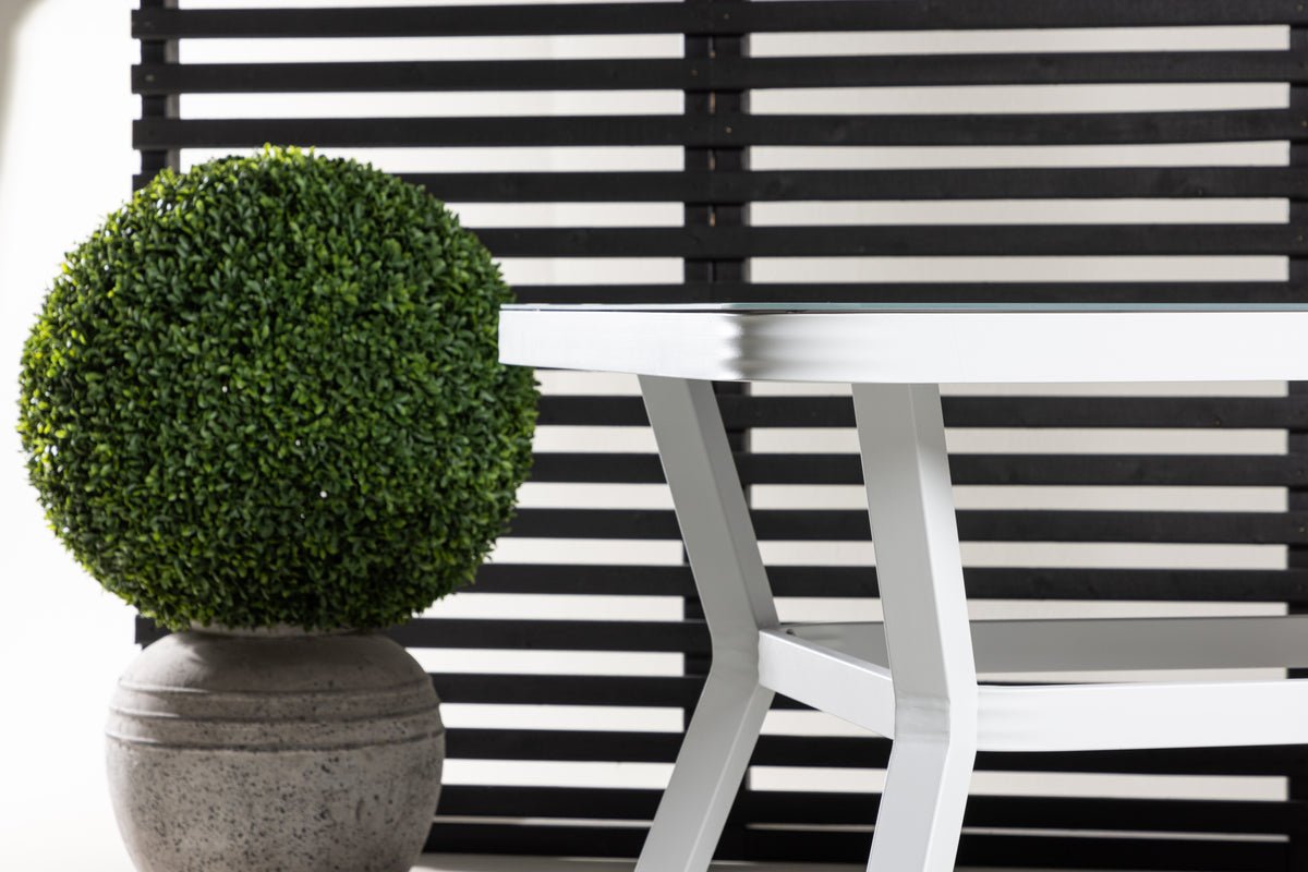 Tuin tafel Amaré - een combinatie van mat glasplaat en aluminium frame