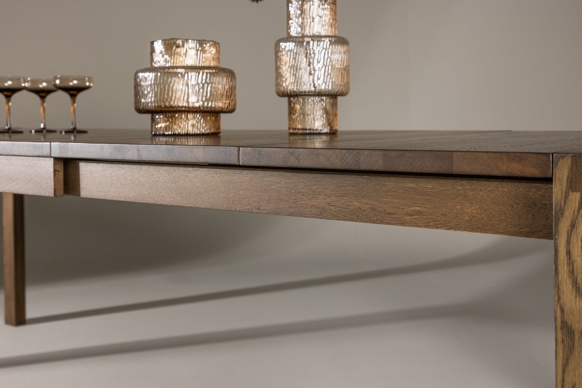 Eettafel Wainui - gemaakt van robuust eikenhout