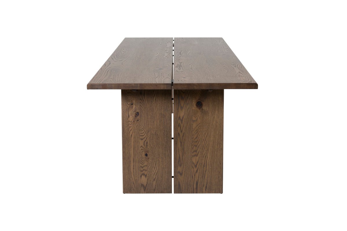 Eettafel Kaiora - combineert robuustheid met een elegante uitstraling