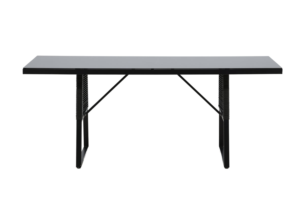 Tuin tafel Kaoni - een combinatie van zwart staal en donker glasplaat