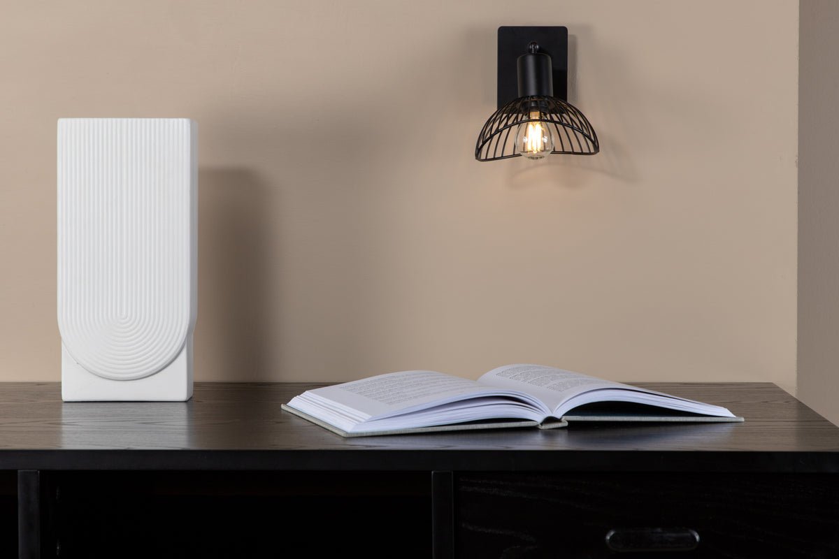 Wandlamp "Holger" – Afgeronde, zwarte stalen kap met elegante wandbeugel