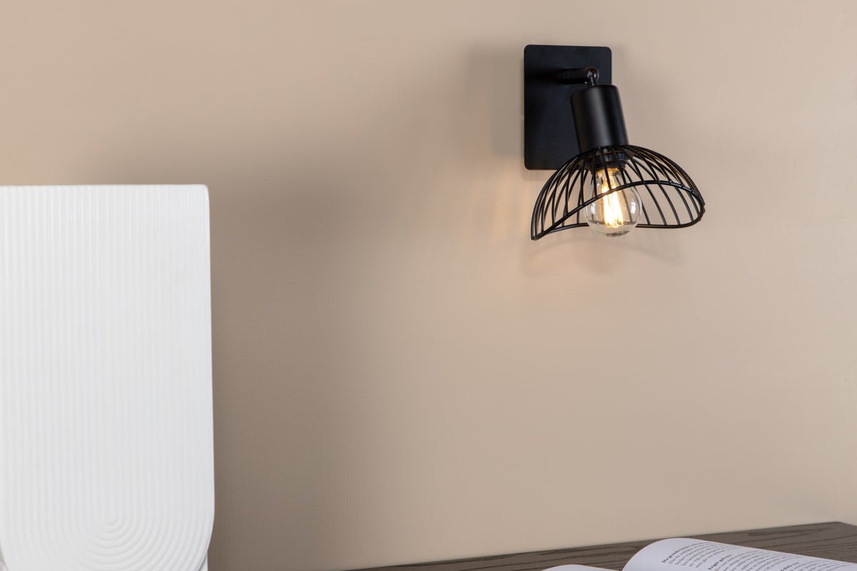 Wandlamp "Holger" – Afgeronde, zwarte stalen kap met elegante wandbeugel