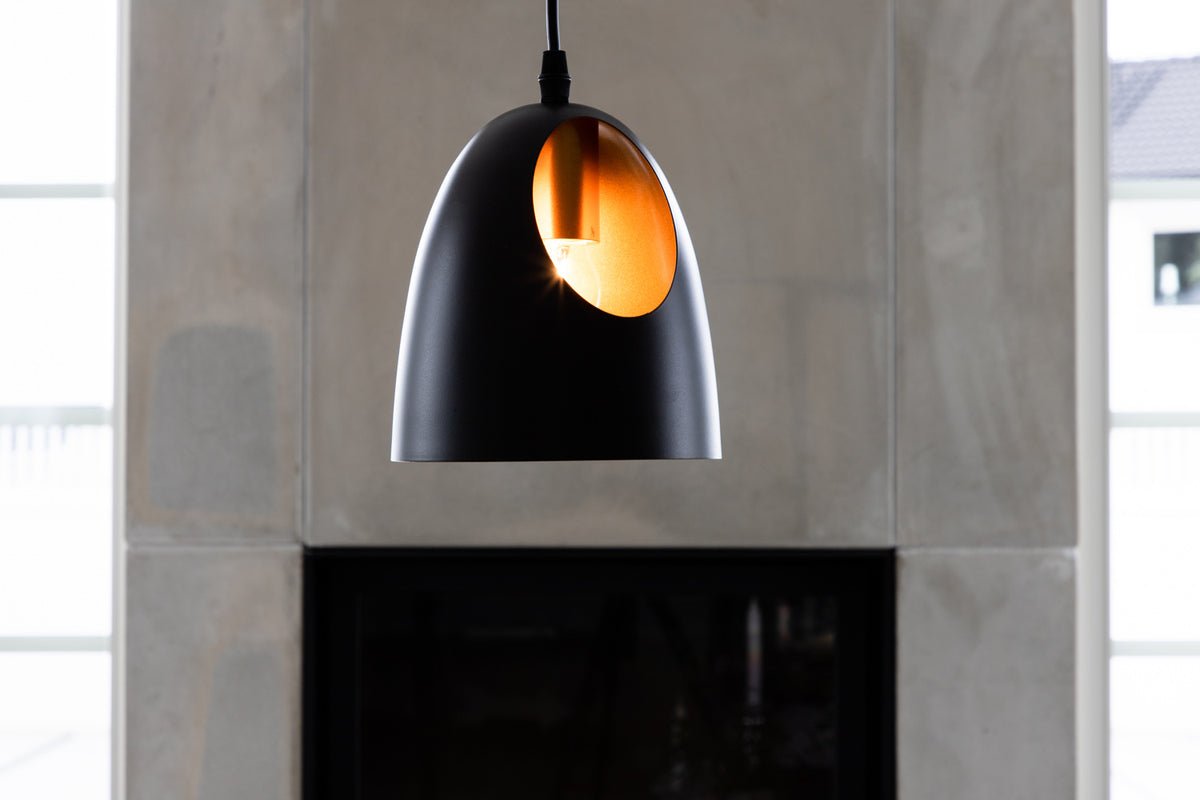 Hanglamp "Black Beauty" – Met elegant koperkleurig binnenontwerp