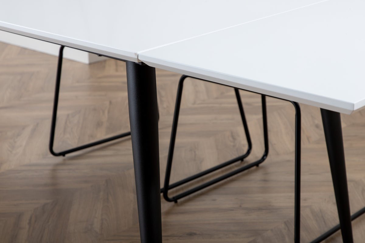 Eettafel Nepal - rechthoekige eettafel met stalen poten en wit tafelblad