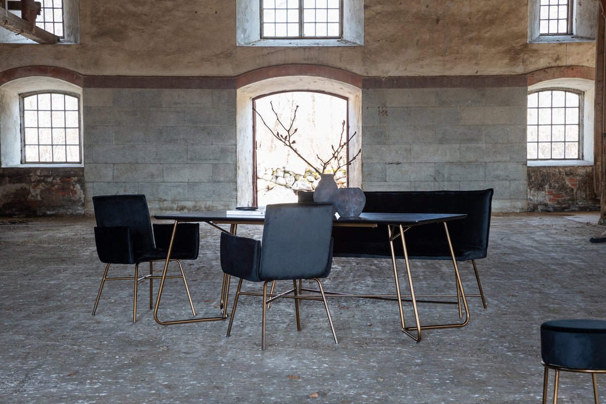 Eettafel Tanoa - een Scandinavisch geïnspireerd ontwerp met licht uitstaande poten