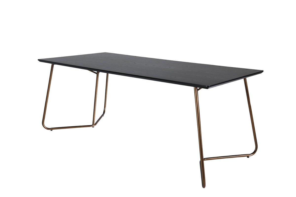 Eettafel Tanoa - een Scandinavisch geïnspireerd ontwerp met licht uitstaande poten