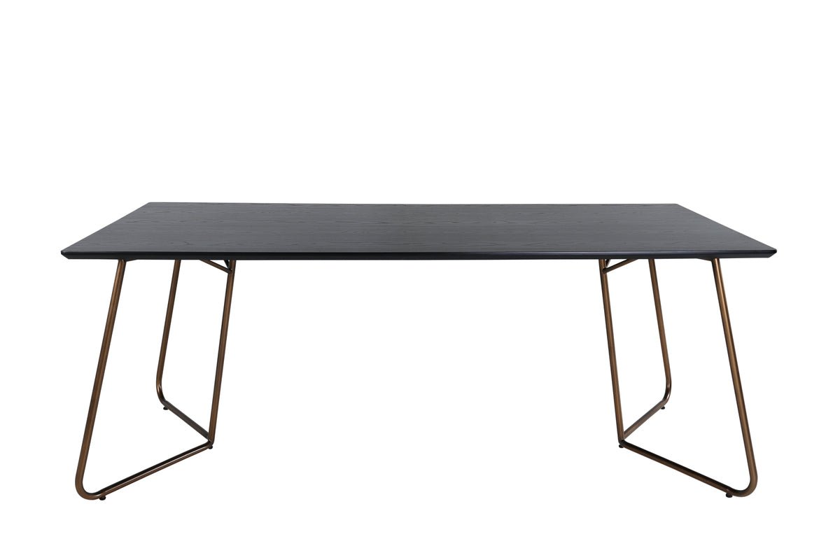 Eettafel Tanoa - een Scandinavisch geïnspireerd ontwerp met licht uitstaande poten
