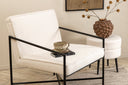 Designerfauteuil Lundra – gestoffeerde stoel in offwhite met zwart metalen frame