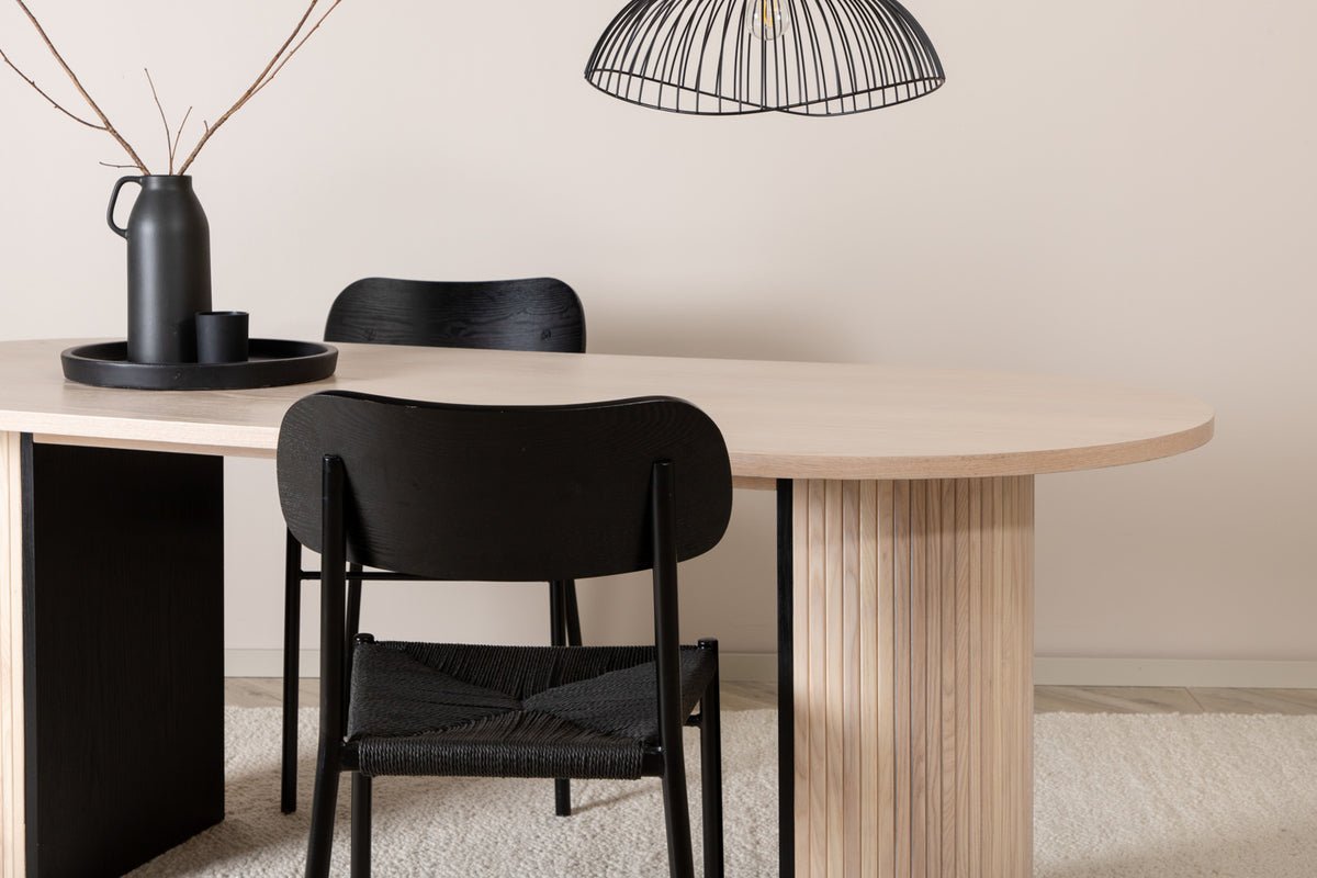 Eettafel Moani - met robuust frame in geribbeld ontwerp