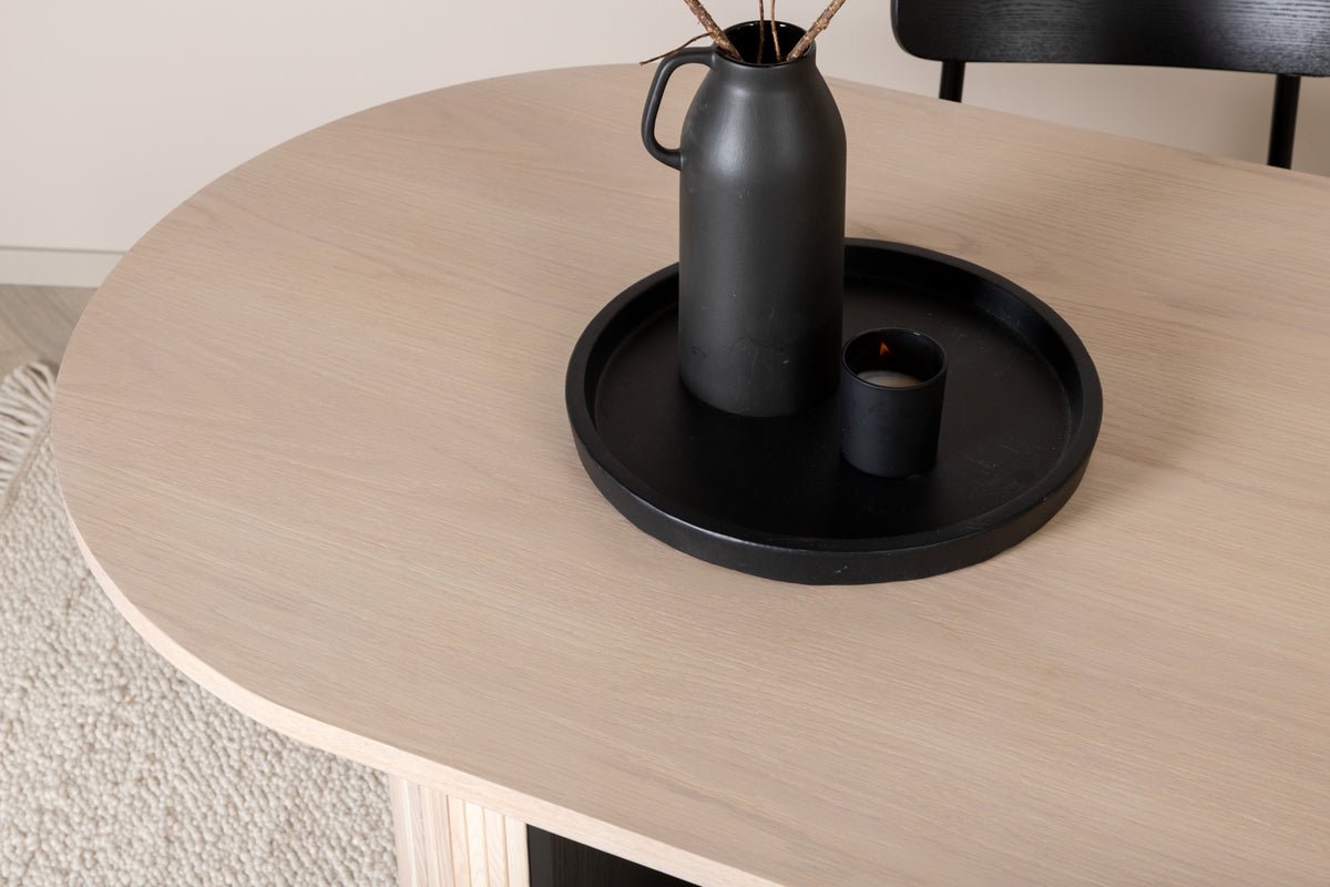 Eettafel Moani - met robuust frame in geribbeld ontwerp