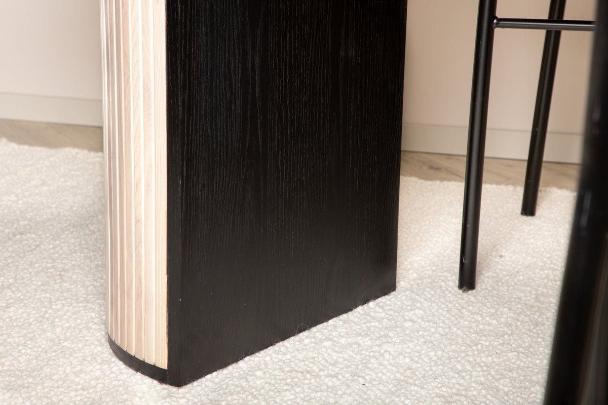 Eettafel Moani - met robuust frame in geribbeld ontwerp