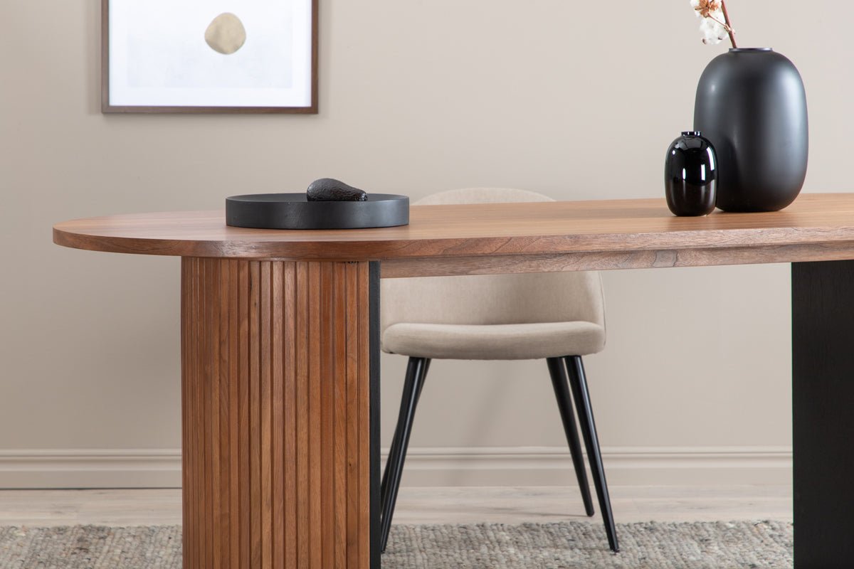 Eettafel Moani - met robuust frame in geribbeld ontwerp