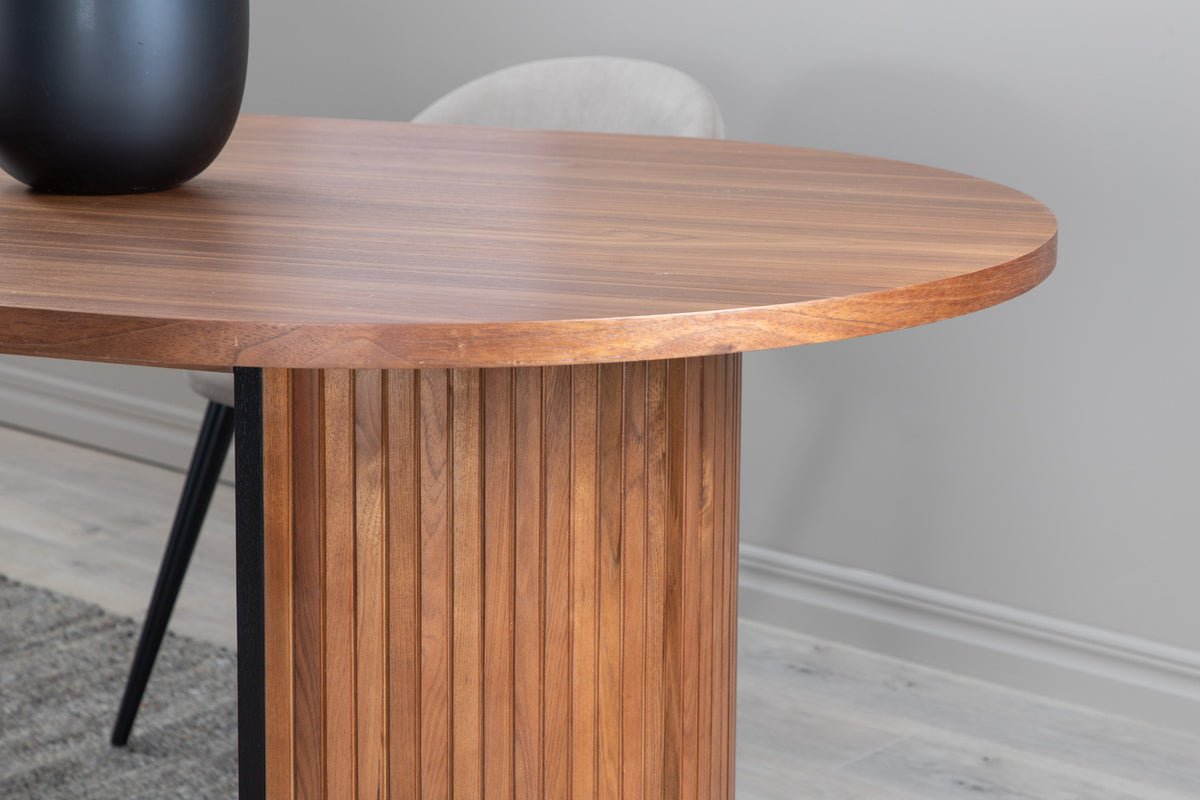 Eettafel Moani - met robuust frame in geribbeld ontwerp