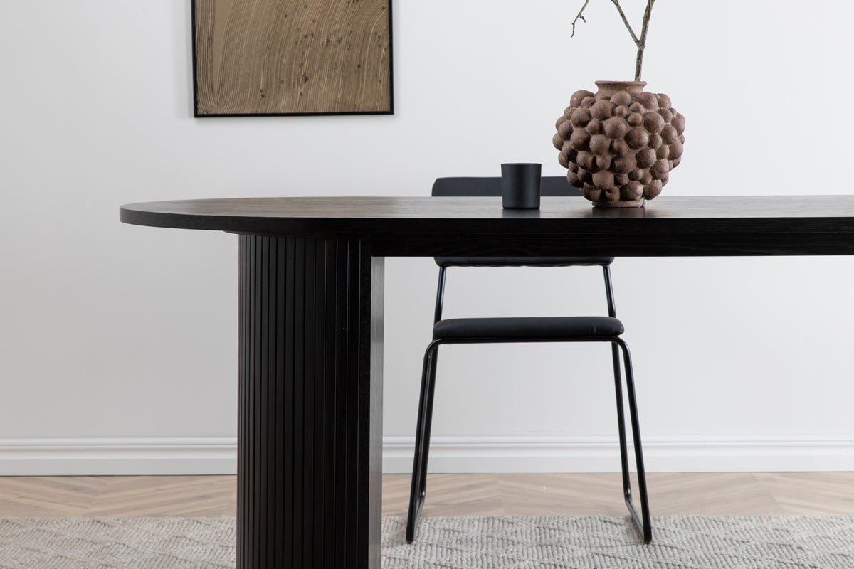 Eettafel Moani - met robuust frame in geribbeld ontwerp