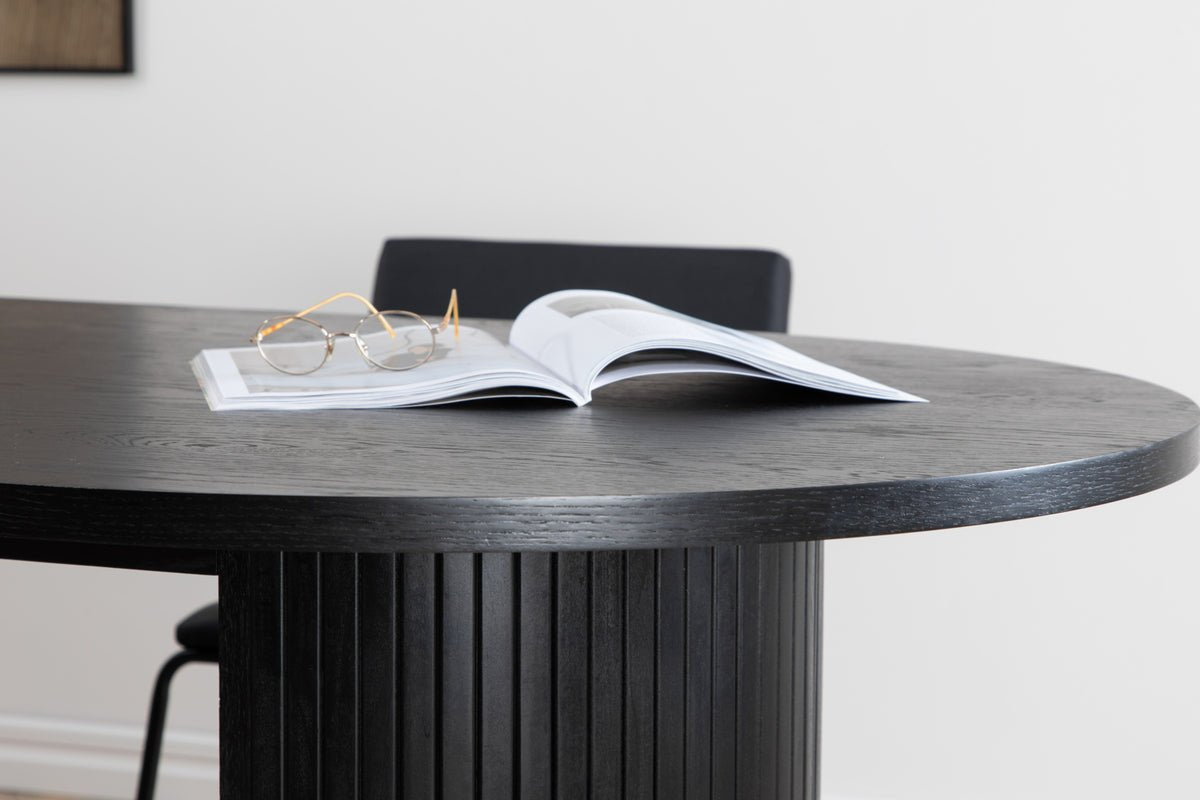 Eettafel Moani - met robuust frame in geribbeld ontwerp