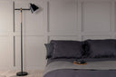 Vloerlamp Grimming – rustige zwarte helderheid met houten details
