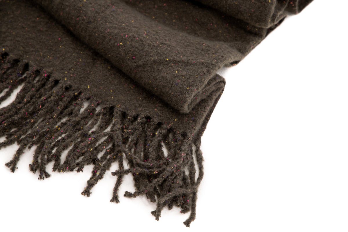 Tagesdecke Malin Antraciet – 170×130 cm met franjes & melering