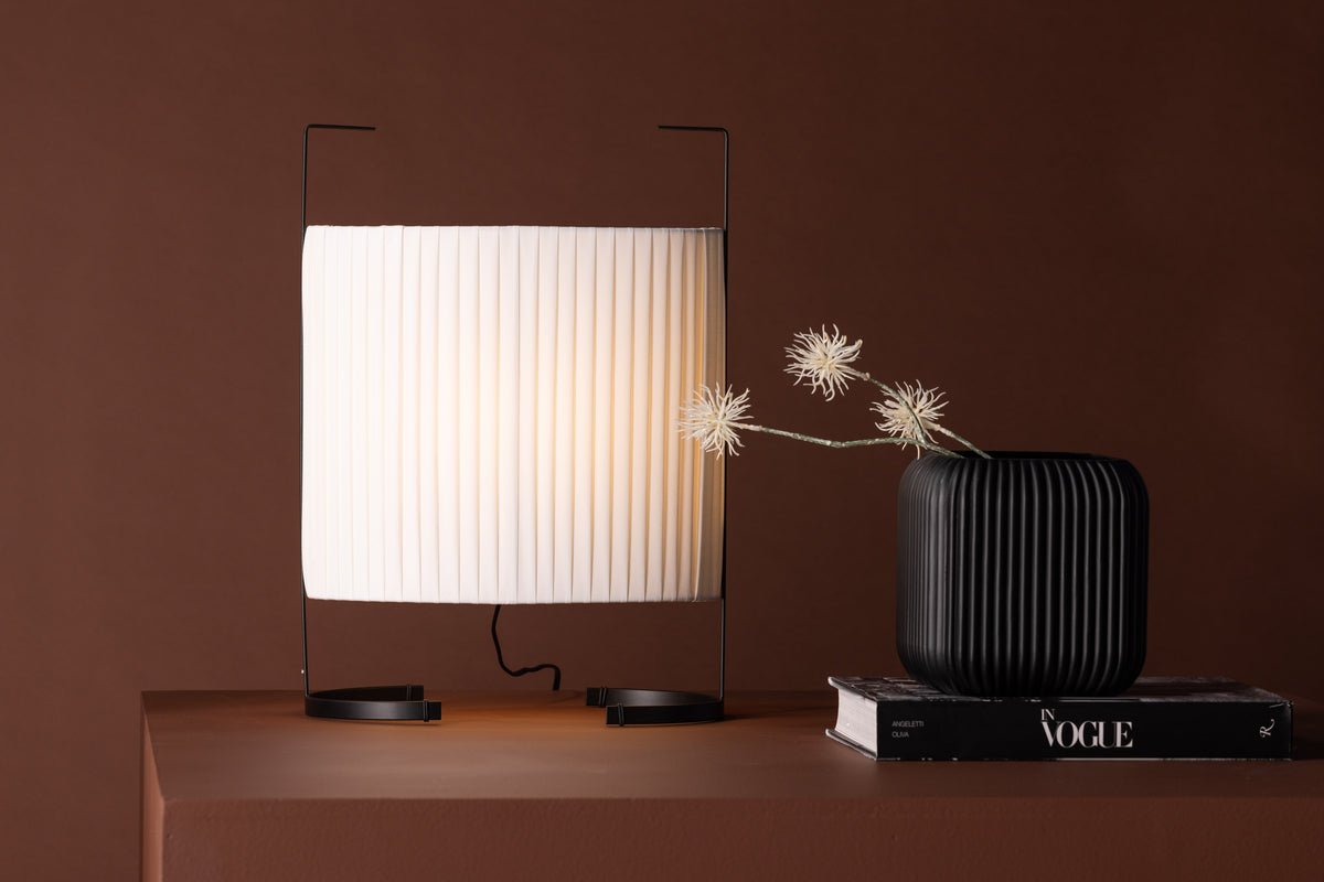 Staande lamp „Elvra“ – stoffen kap in Beige met zwart metalen frame (hoogte 48 cm)