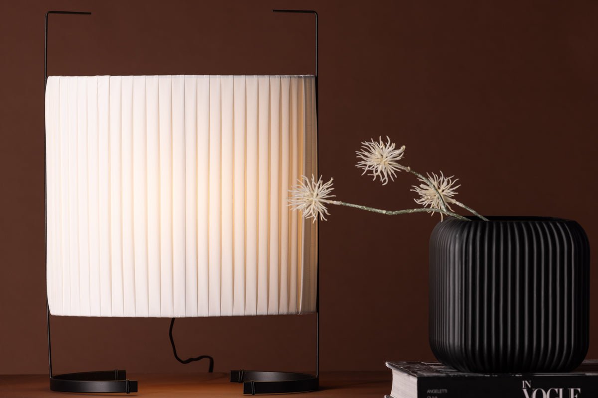 Staande lamp „Elvra“ – stoffen kap in Beige met zwart metalen frame (hoogte 48 cm)