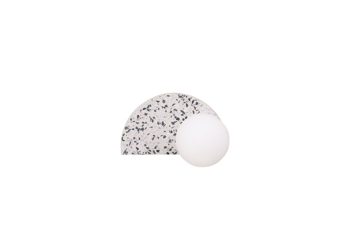 Wandlamp „Abigail" – Van terrazzo met witte glazen kap
