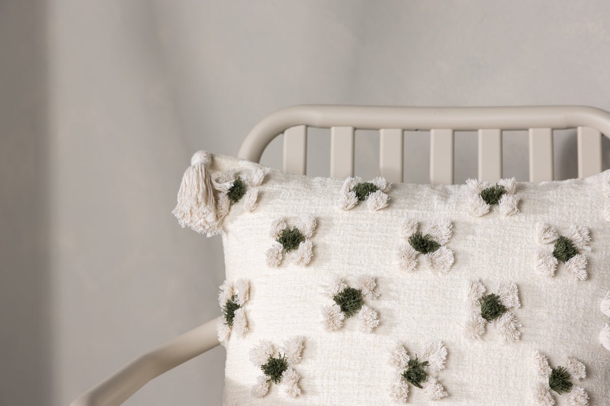 Kussenhoes Flower - wit met groene stippen in twee verschillende maten