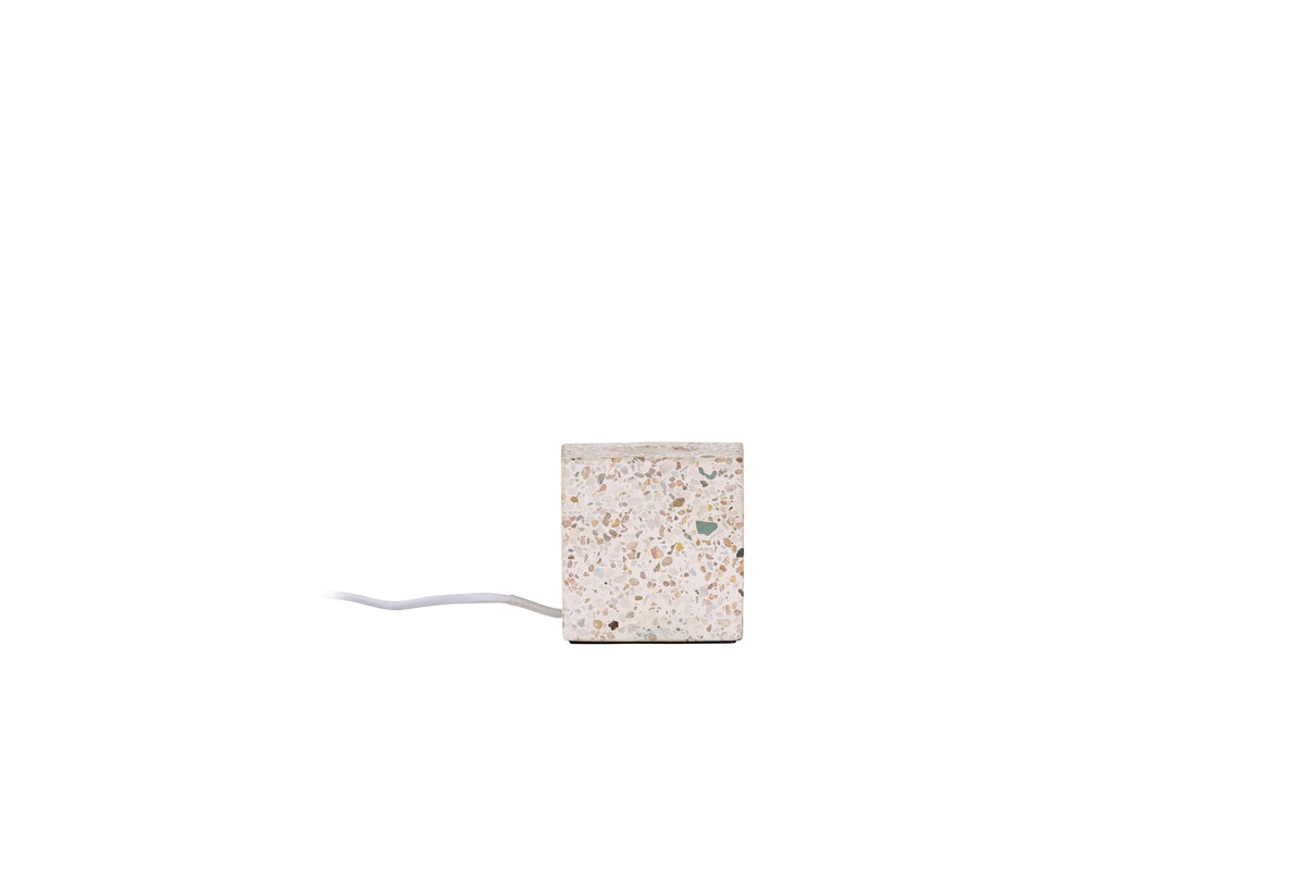 Tafellamp „Ricardo“ – Noorders design met terrazzo-voet in kubusvorm