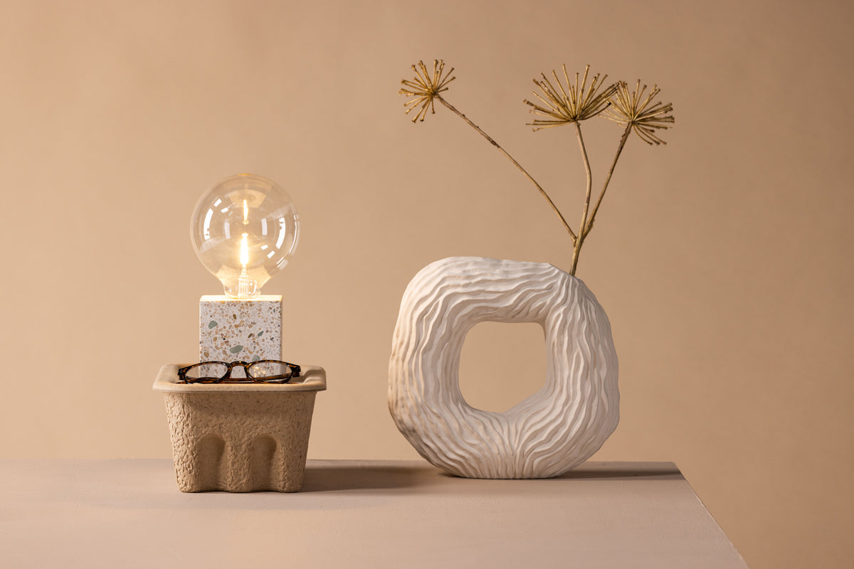 Tafellamp „Ricardo“ – Noorders design met terrazzo-voet in kubusvorm