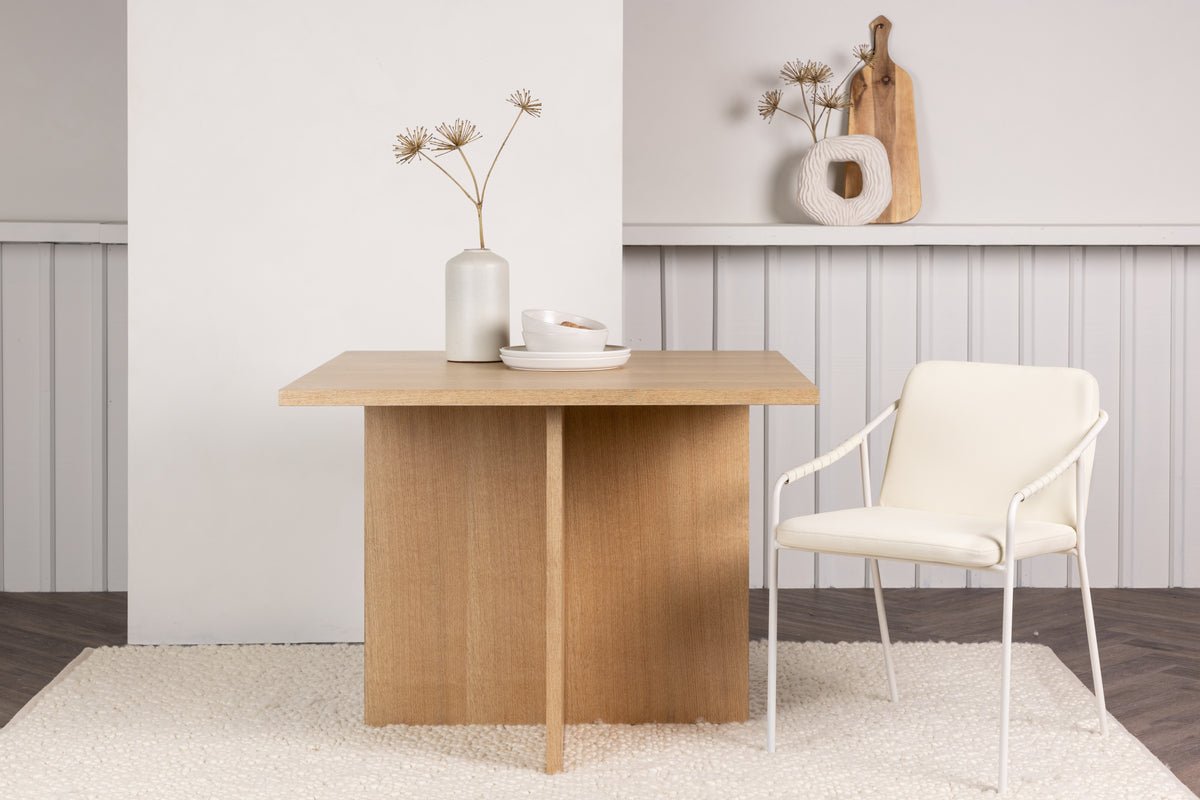 Eettafel Evania - verenigt klassieke charme met modern design