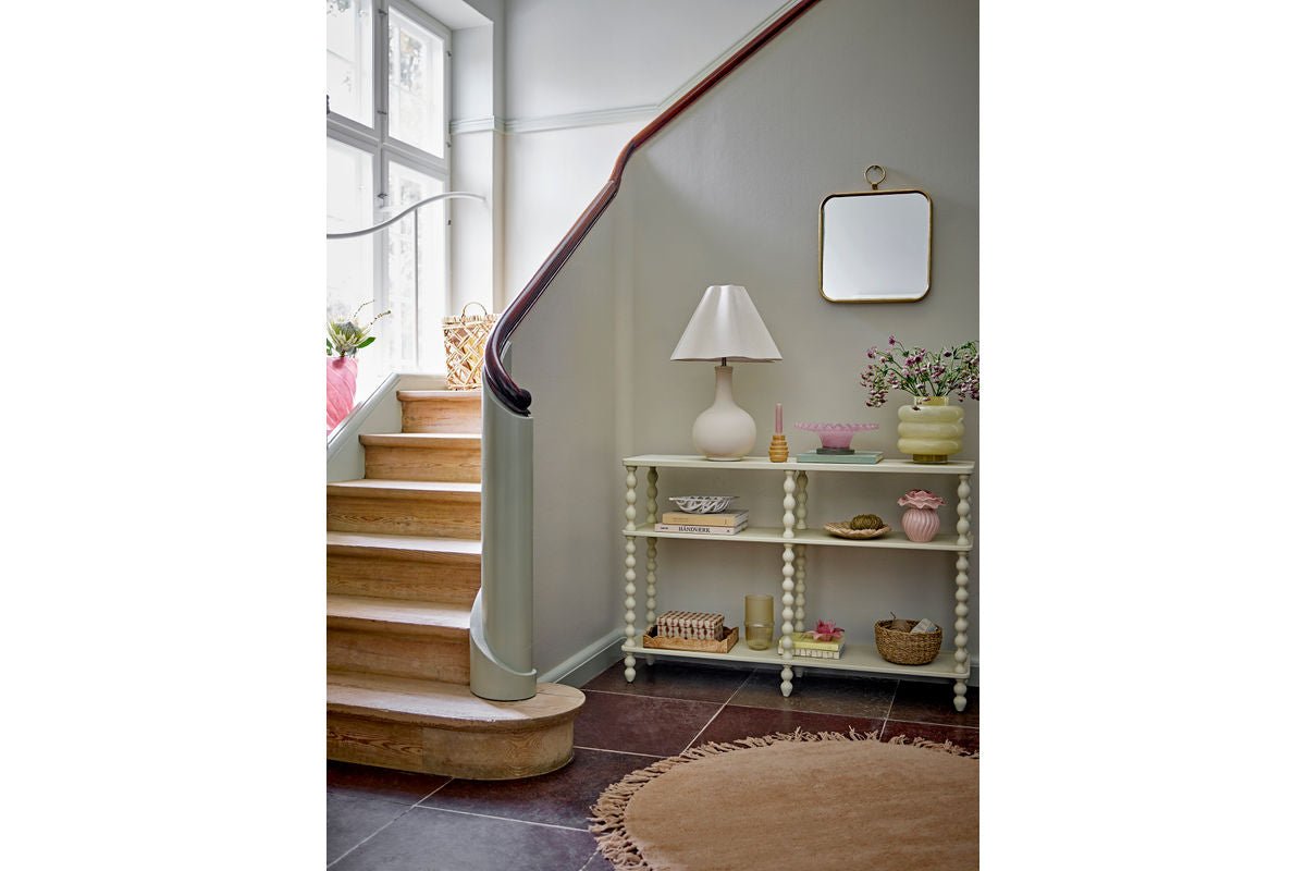 Vaas „Rosélia“ – Roze gekleide steengoed