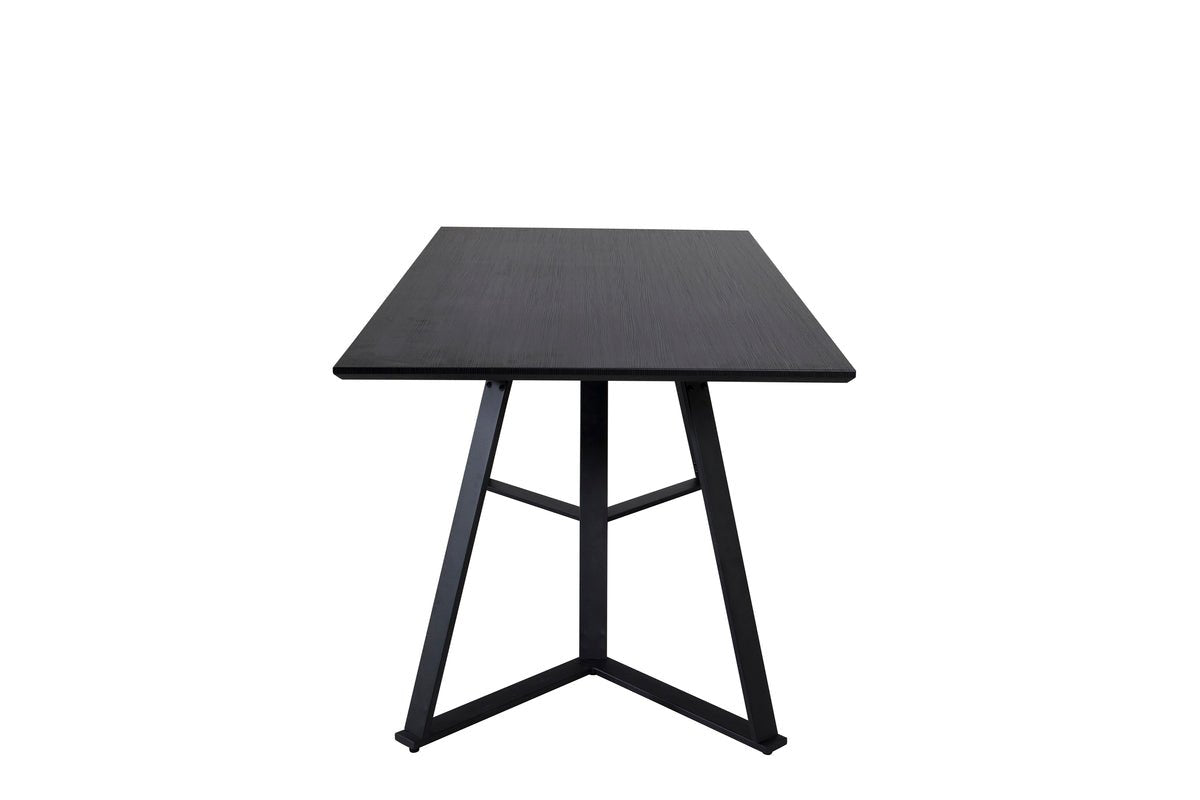 Eettafel Waka - de decoratieve metalen poten zetten een stijlvolle accent