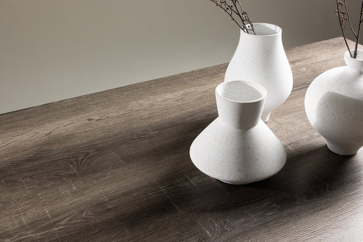 Eettafel Waka - de decoratieve metalen poten zetten een stijlvolle accent