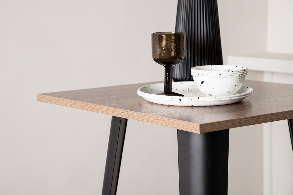 Eettafel Keona - in compacte vorm en stijlvolle uitstraling