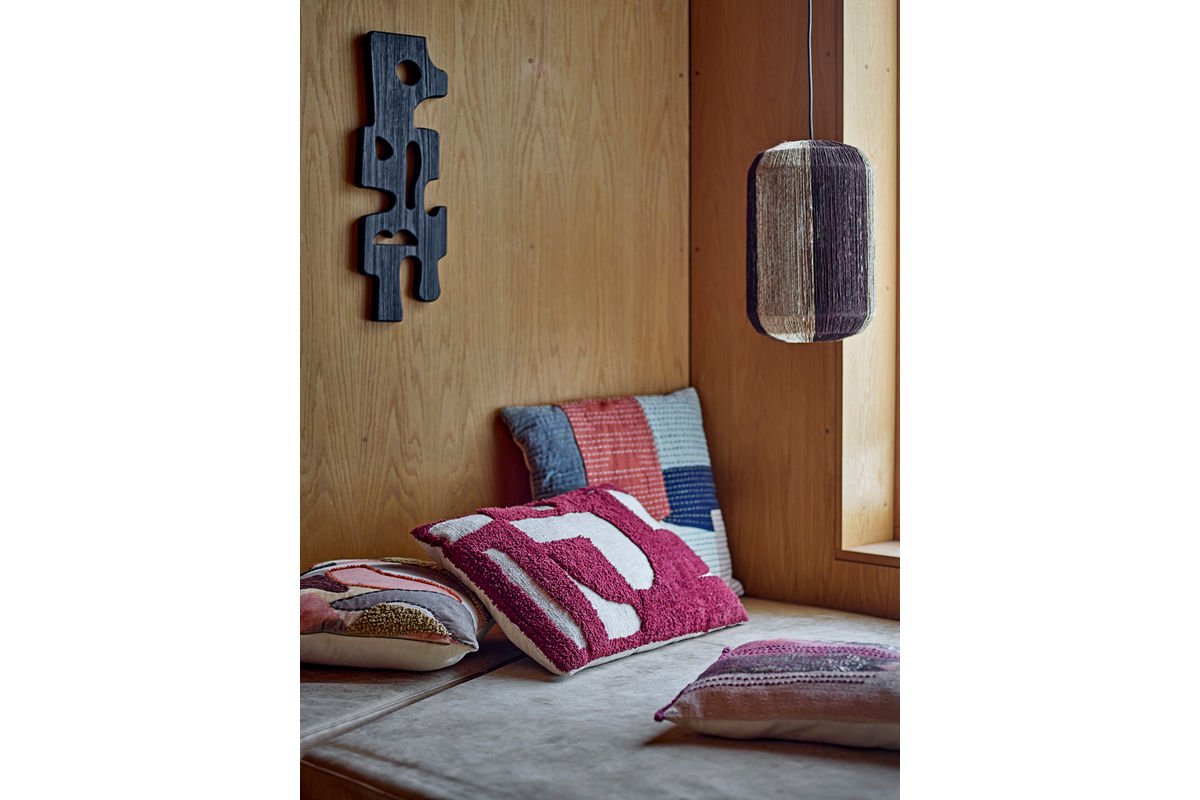 Sierkussen Cordoba – Abstract tufting-ontwerp in bordeauxrood