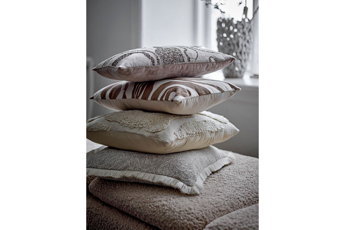 Sierkussen Alba – Getuft ontwerp in ton-sur-ton natuurtinten