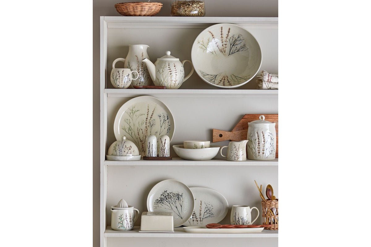 Vaas Lina – steengoed met deksel en bloemendecoratie