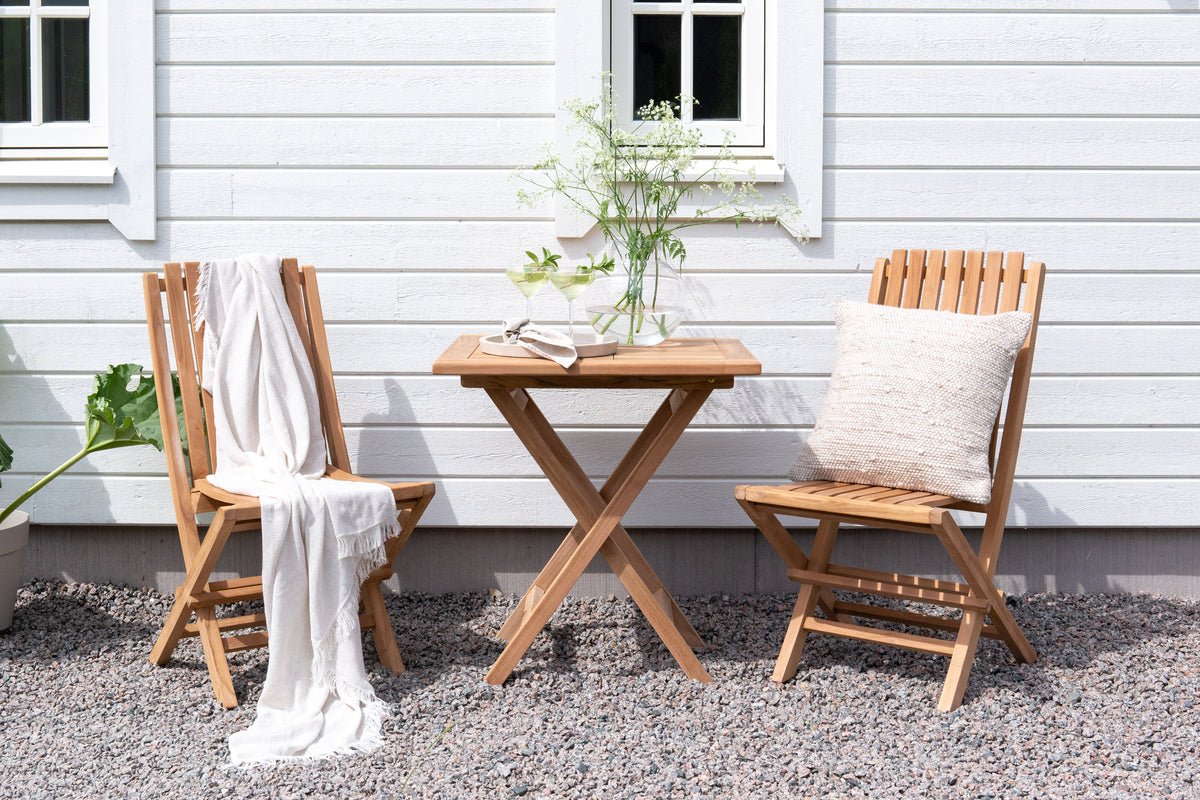 Tuin tafel Siana - een vierkante eettafel van teakhout