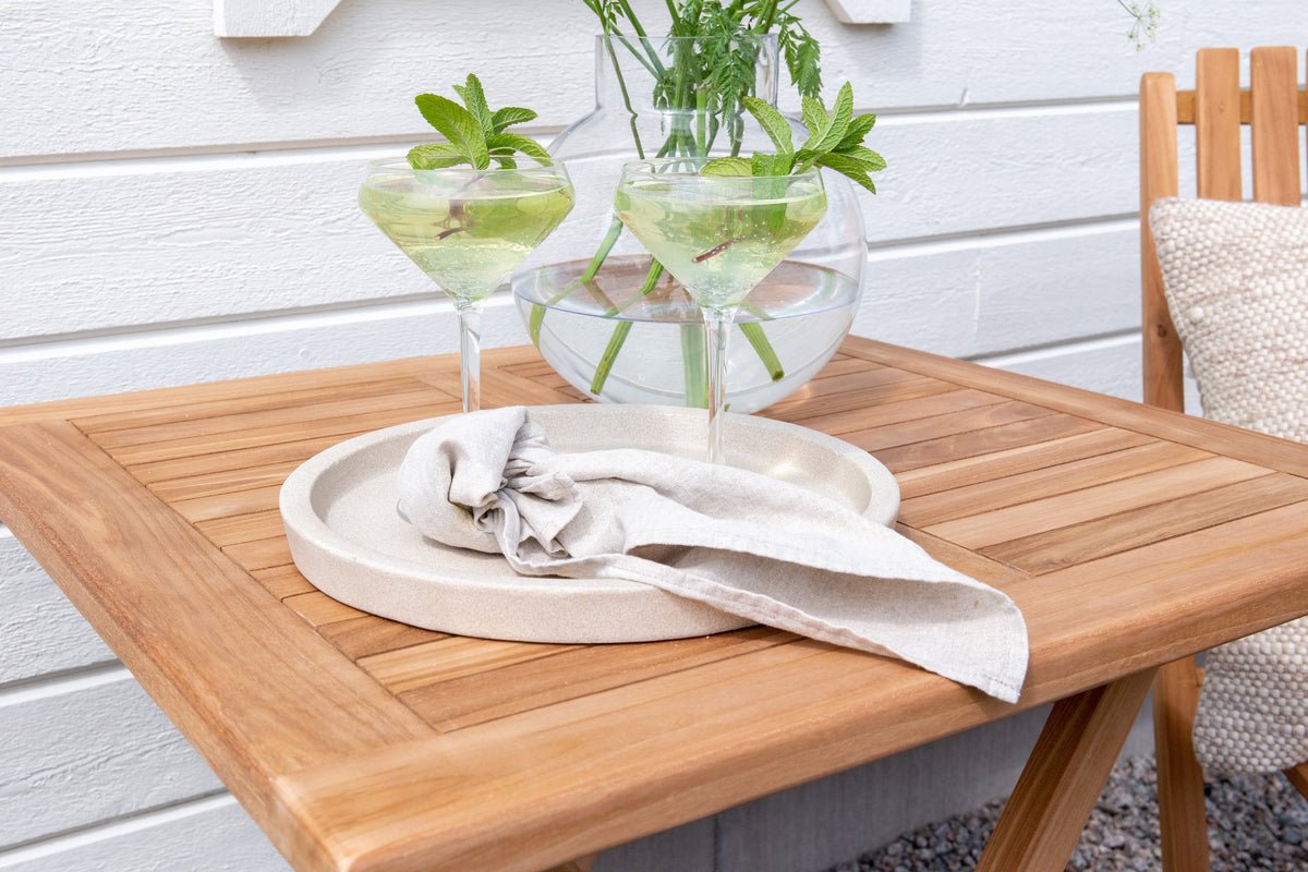 Tuin tafel Siana - een vierkante eettafel van teakhout