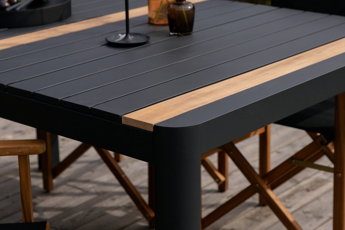 Tuin tafel Nuru - Teakhout en aluminium voor stabiliteit en duurzaamheid