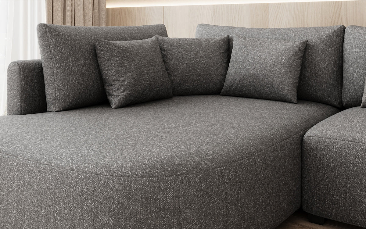 Designer hoekbank Ando met brede ottomane in structuurstof