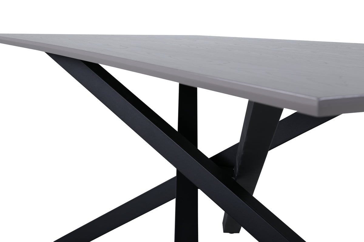 Eettafel Aoraki - met moderne elegantie en strakke lijnen