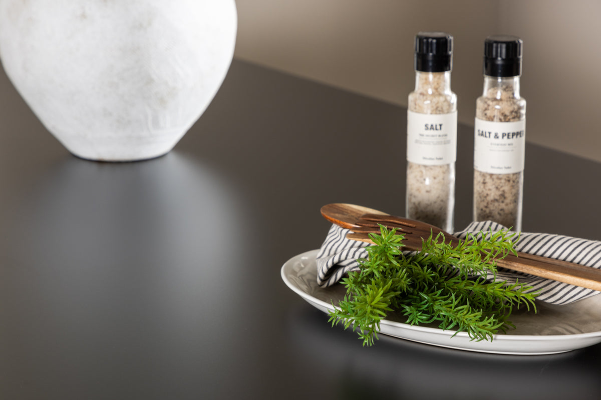 Eettafel Marlow - met natuurlijke houtlook en stalen poten in Zwart