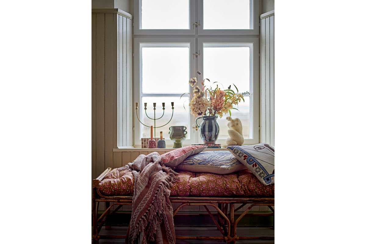 Sierkussen Toledo – Traditioneel borduurpatroon in roodtinten