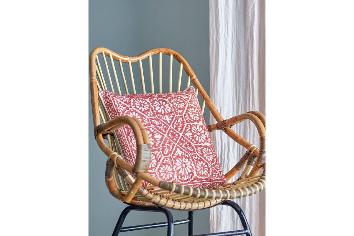 Sierkussen Toledo – Traditioneel borduurpatroon in roodtinten