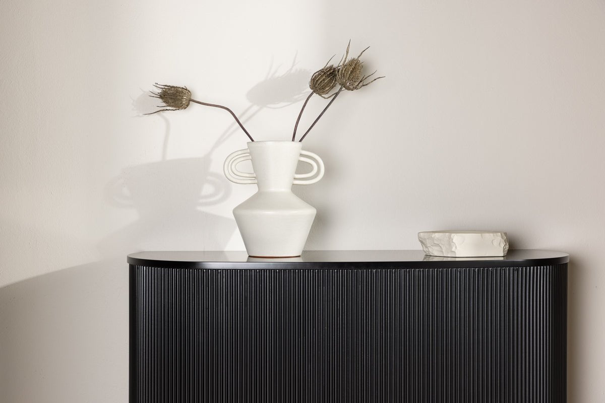 Bijzettafel Silva – in Zwart met groefpatroon